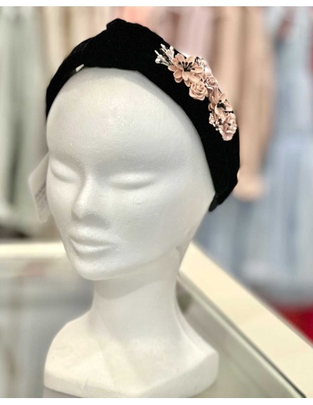 Turbante Adolescente y Mujer Negra Flores Ceremonia Esperanza Bertrán